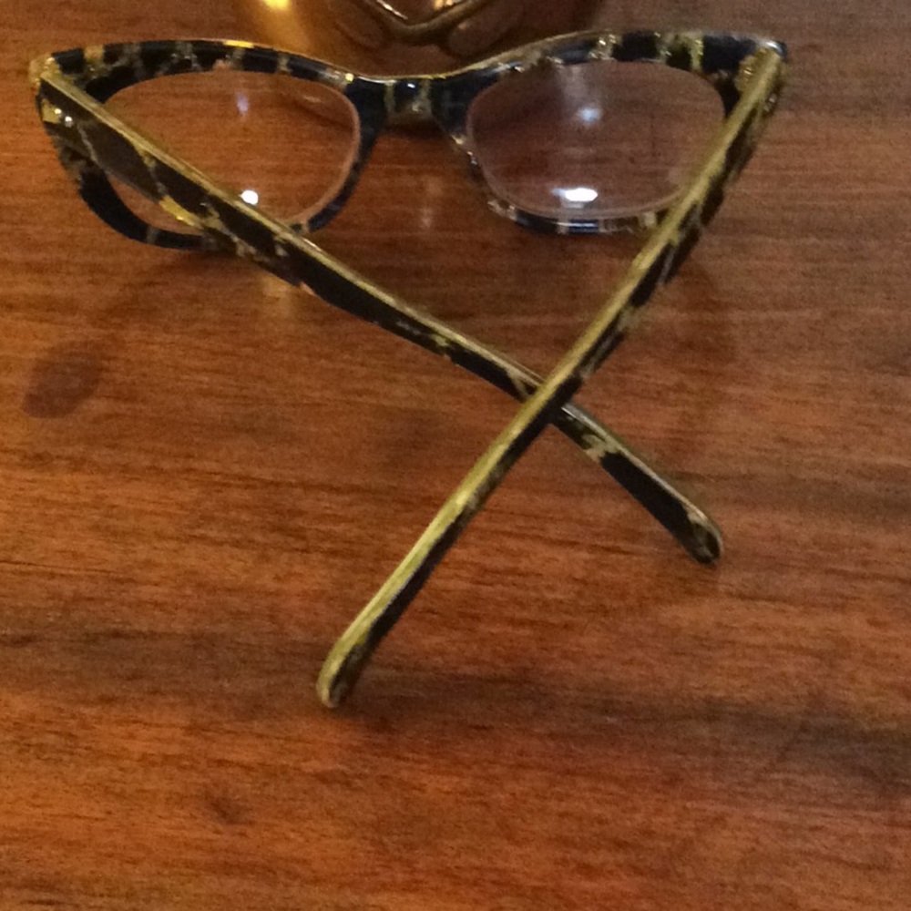 Eyewear - Picture 2 of 3